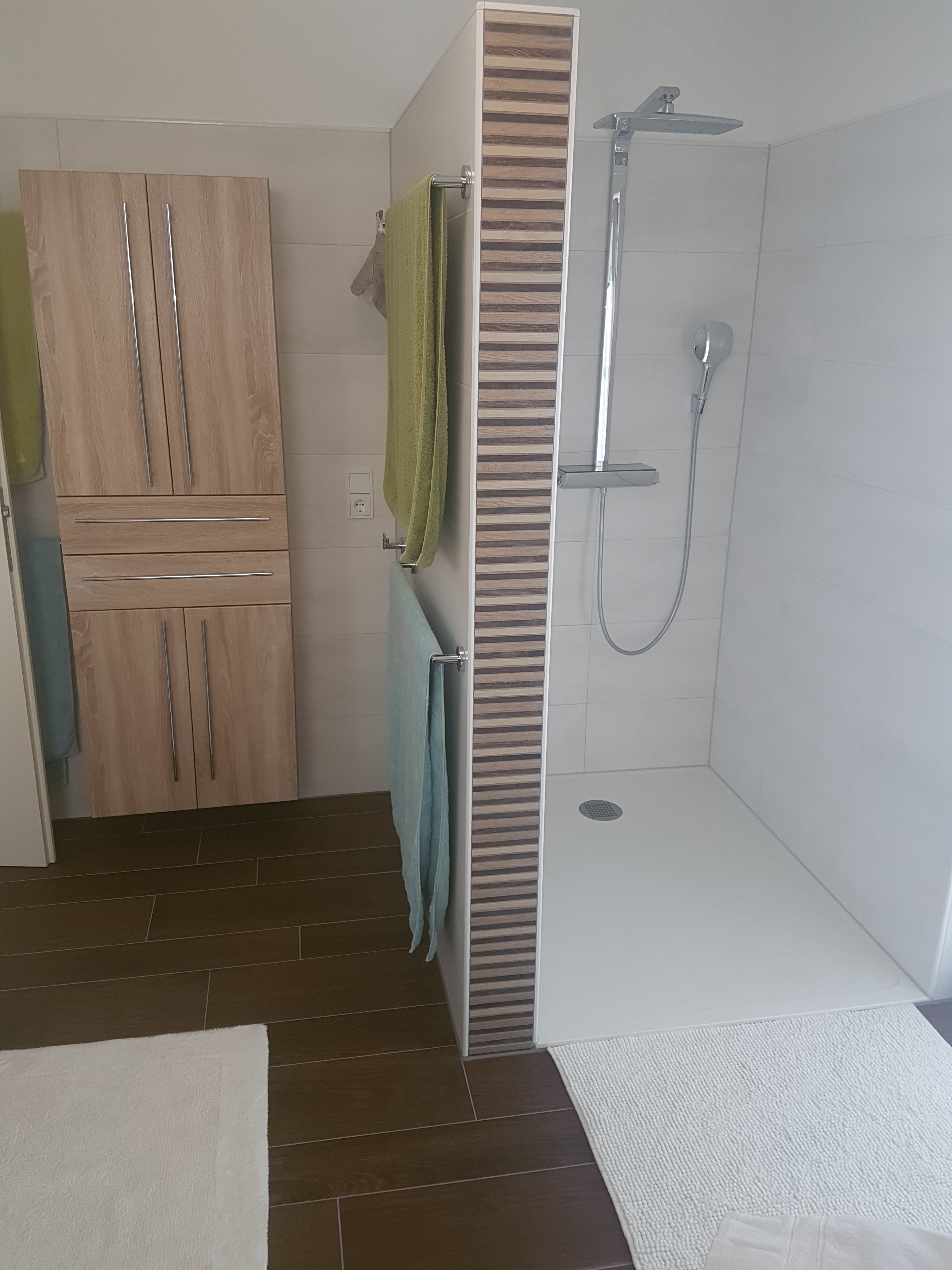 Barrierefreie Dusche im modernen Bad von Gautsch Haustechnik